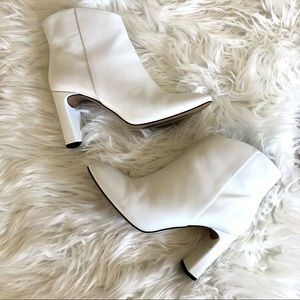 White leather GAP boots size 8